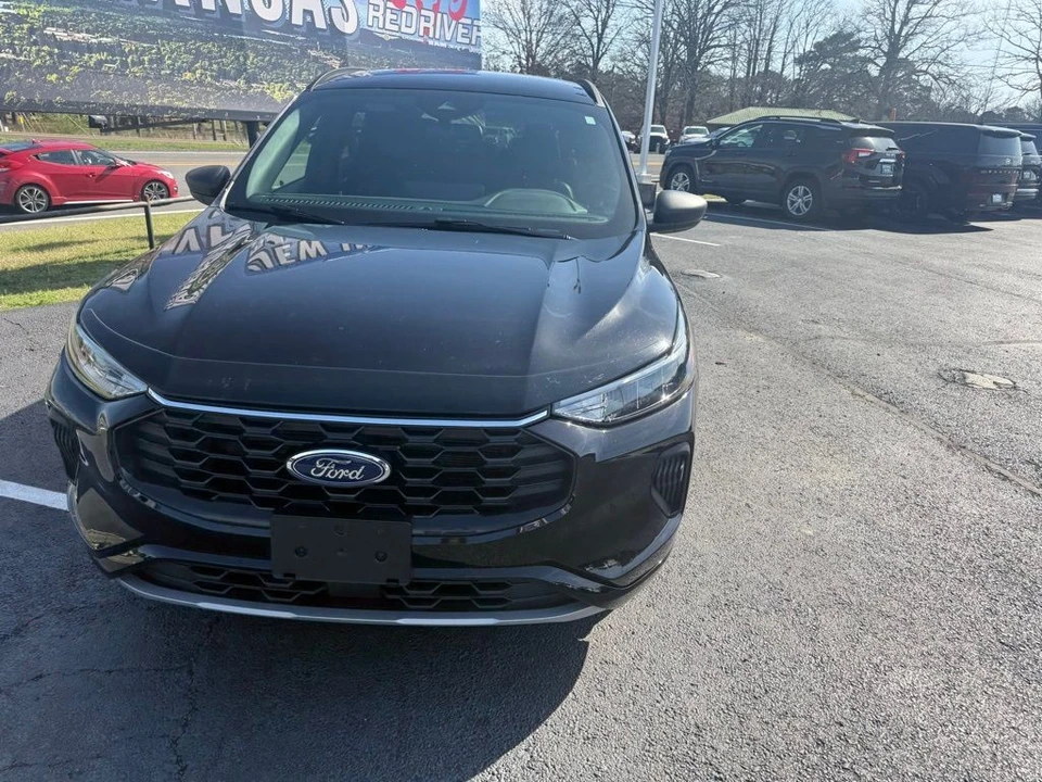2023 Ford Escape - Image 2 of 21