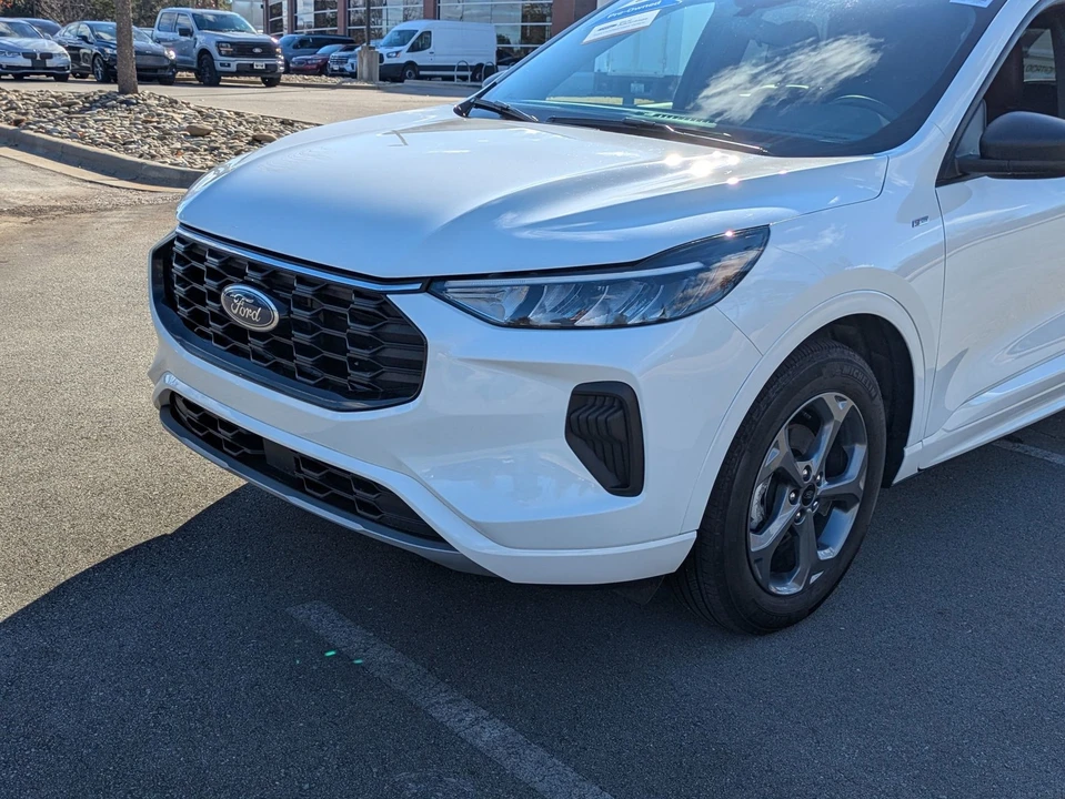 2023 Ford Escape - Image 10 of 12