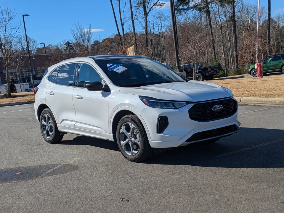 2023 Ford Escape - Image 2 of 12