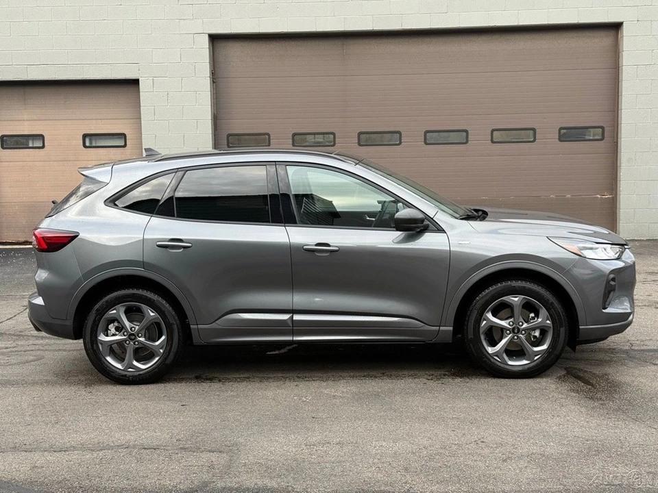 2023 Ford Escape - Image 2 of 21