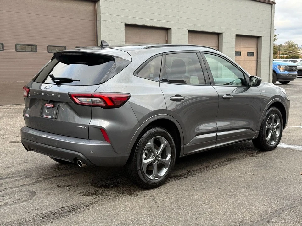 2023 Ford Escape - Image 3 of 21