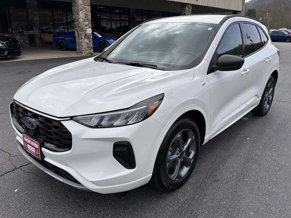 2023 Ford Escape - Image 2 of 21