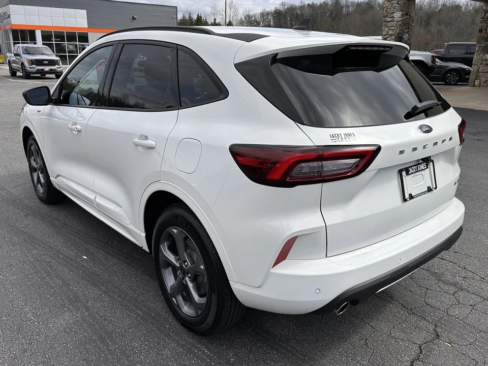 2023 Ford Escape - Image 8 of 21
