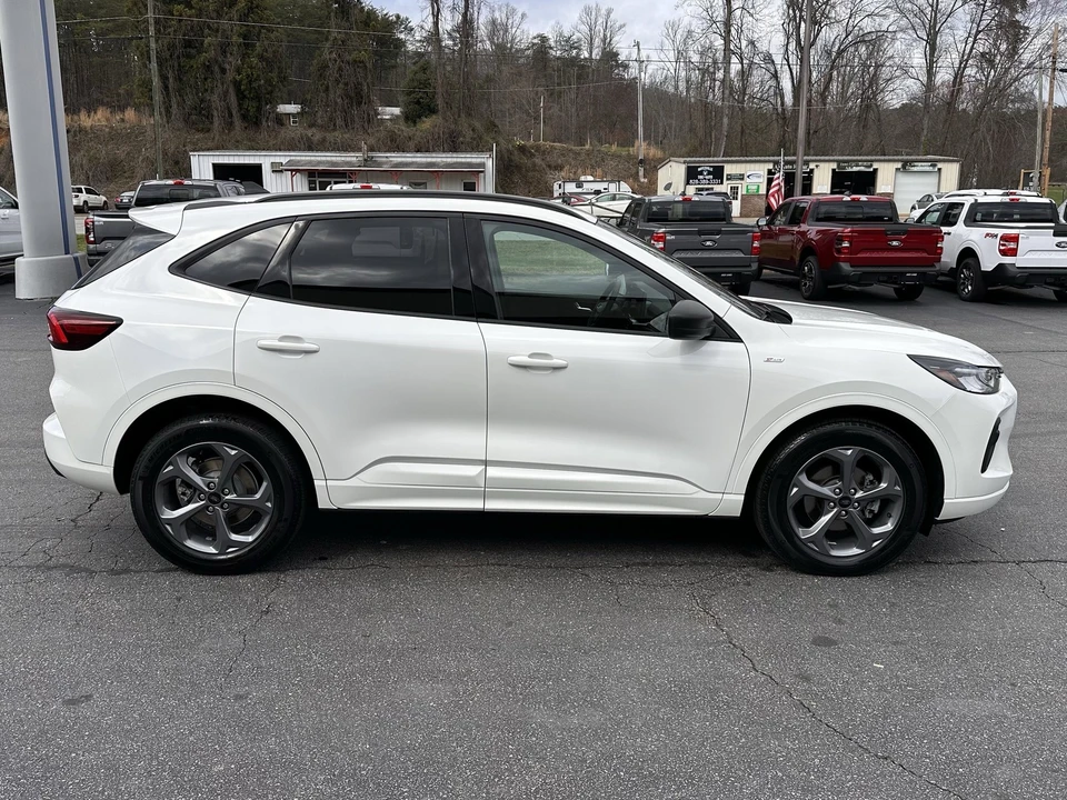 2023 Ford Escape - Image 5 of 21
