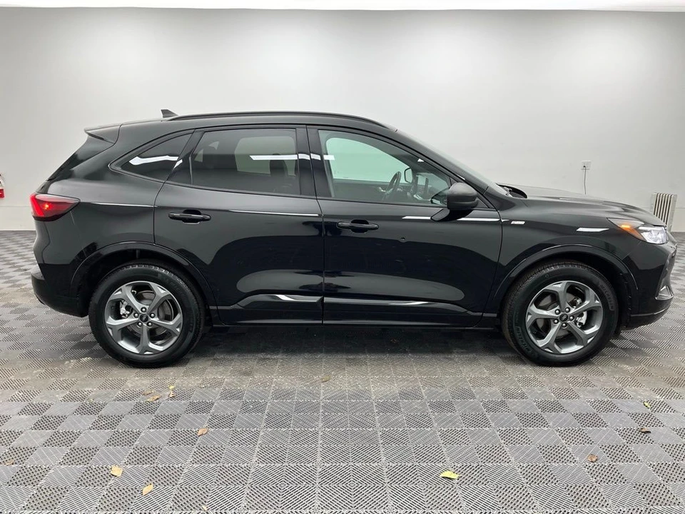 2023 Ford Escape - Image 8 of 12
