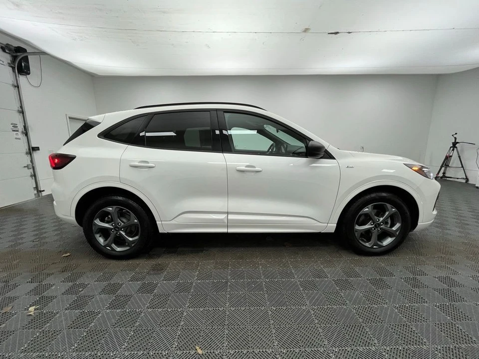 2023 Ford Escape - Image 7 of 12