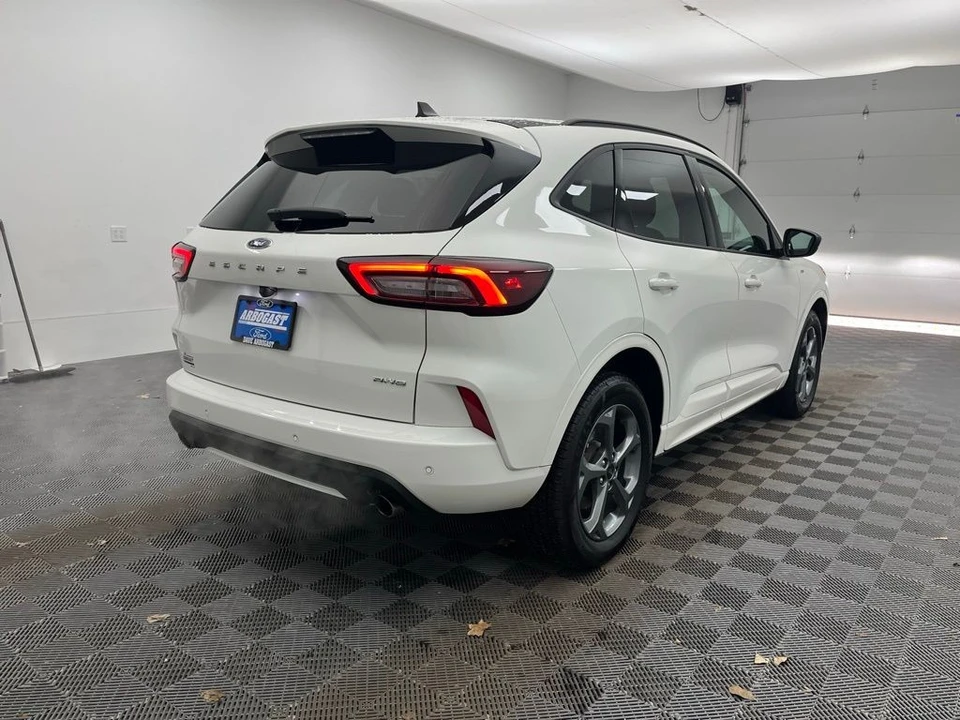 2023 Ford Escape - Image 8 of 12