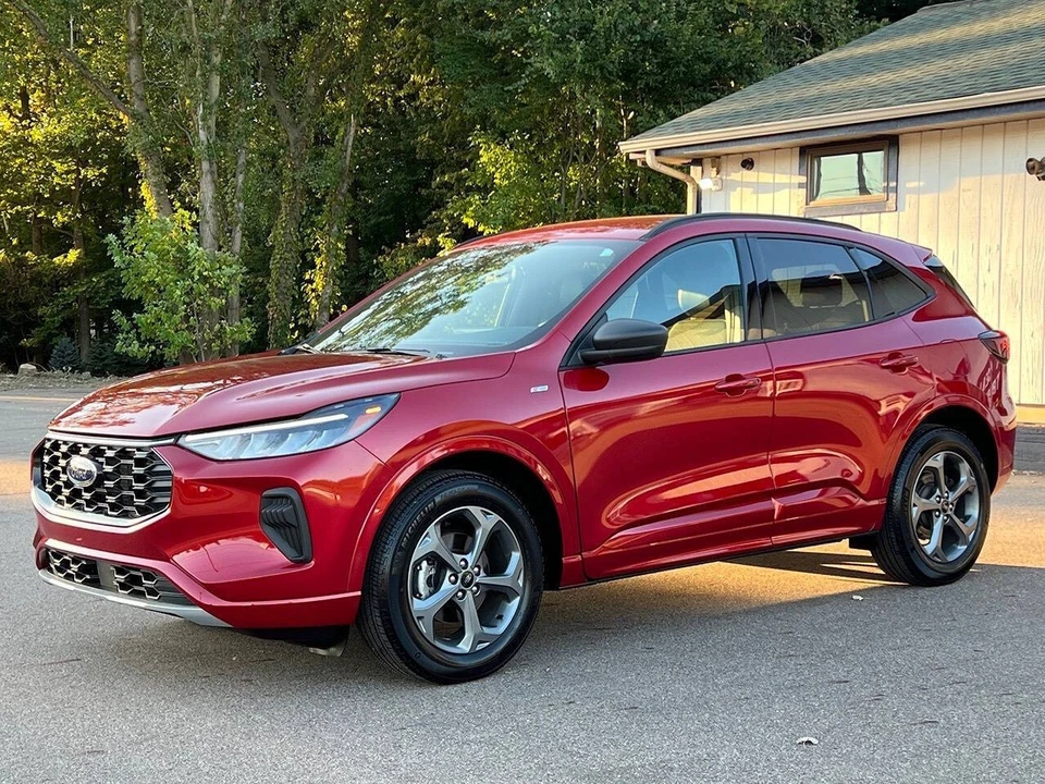 2023 Ford Escape - Image 15 of 21