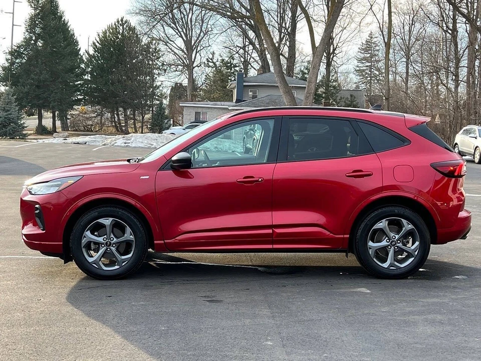 2023 Ford Escape - Image 15 of 21
