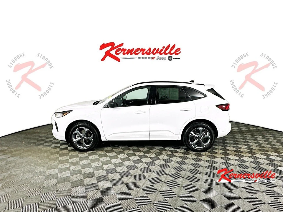 2023 Ford Escape - Image 4 of 21