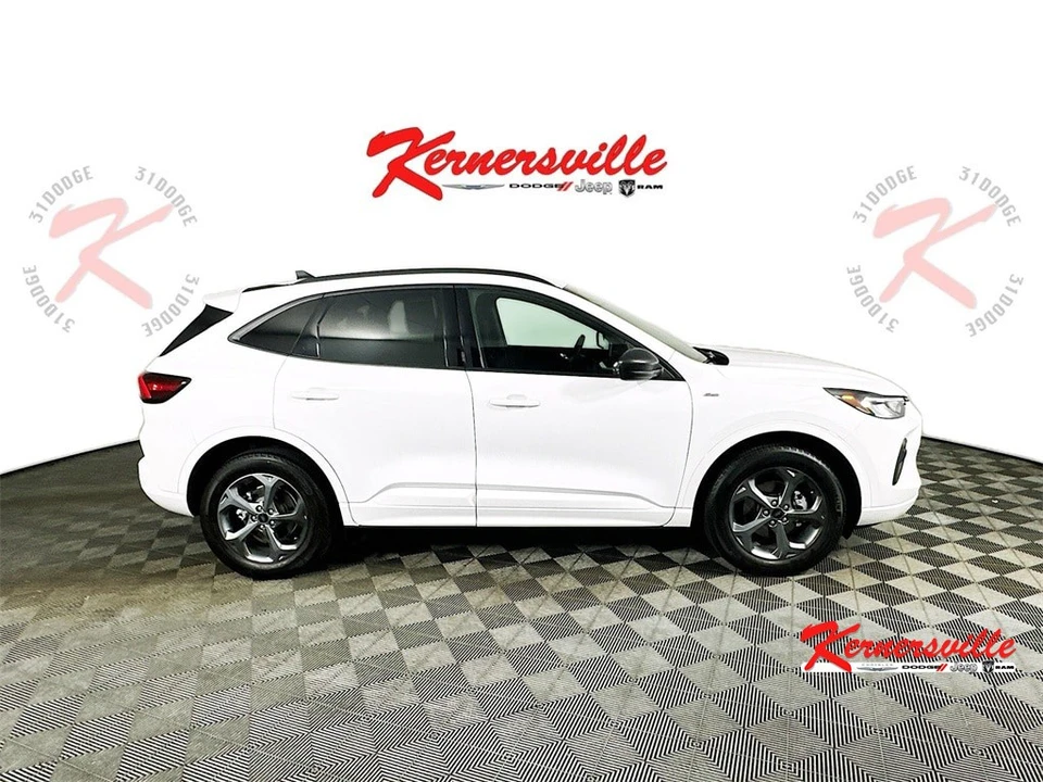 2023 Ford Escape - Image 8 of 21