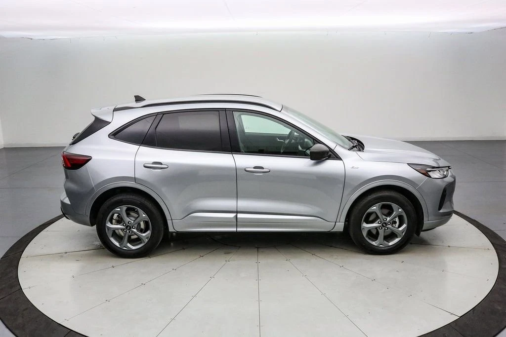 2023 Ford Escape - Image 4 of 21