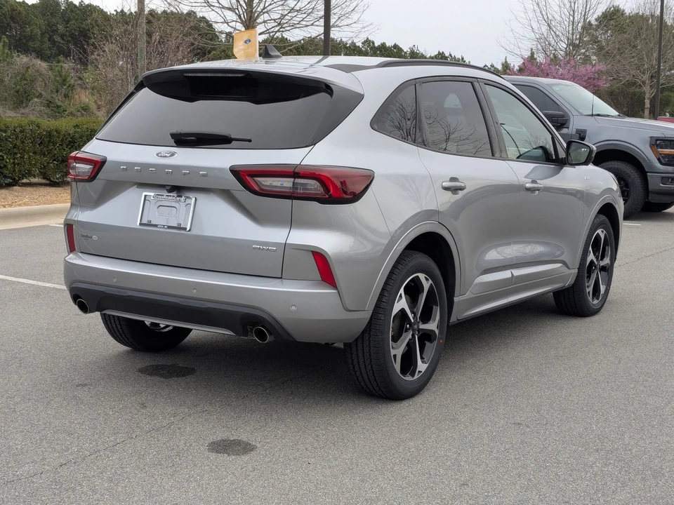 2023 Ford Escape - Image 4 of 21