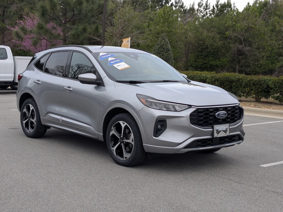2023 Ford Escape - Image 2 of 21