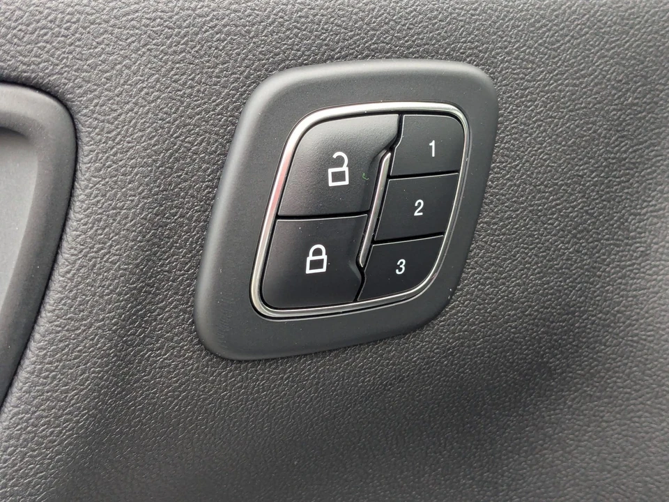 2023 Ford Escape - Image 13 of 21
