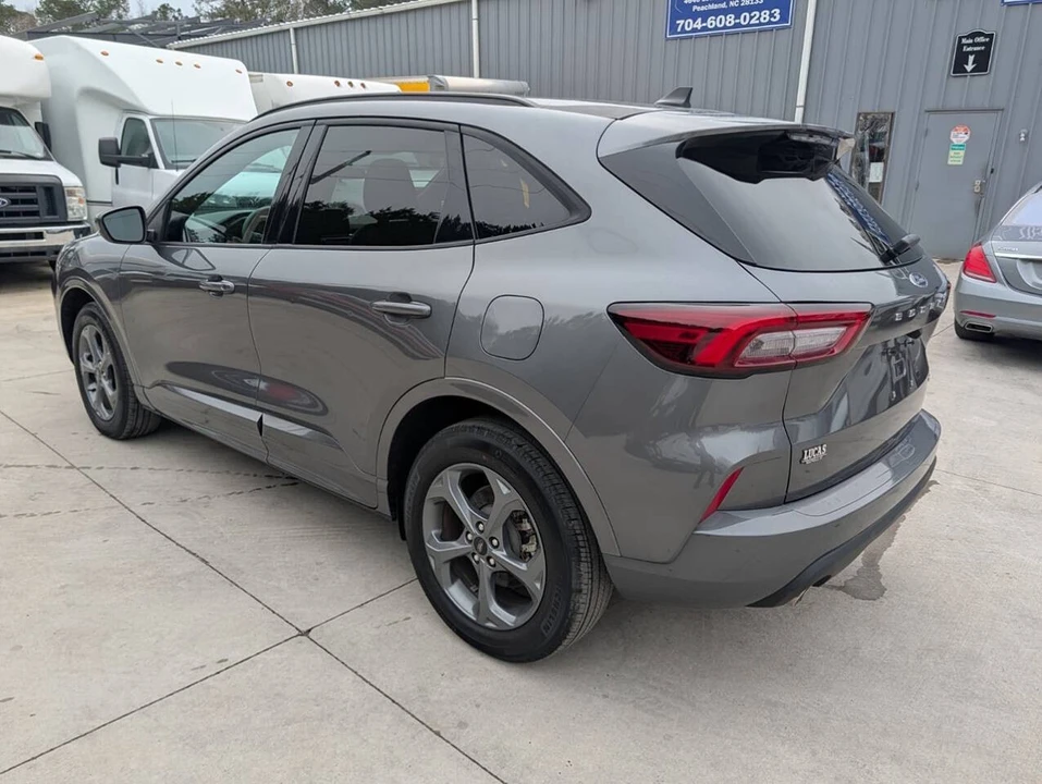 2023 Ford Escape - Image 4 of 21