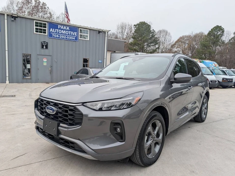2023 Ford Escape - Image 2 of 21