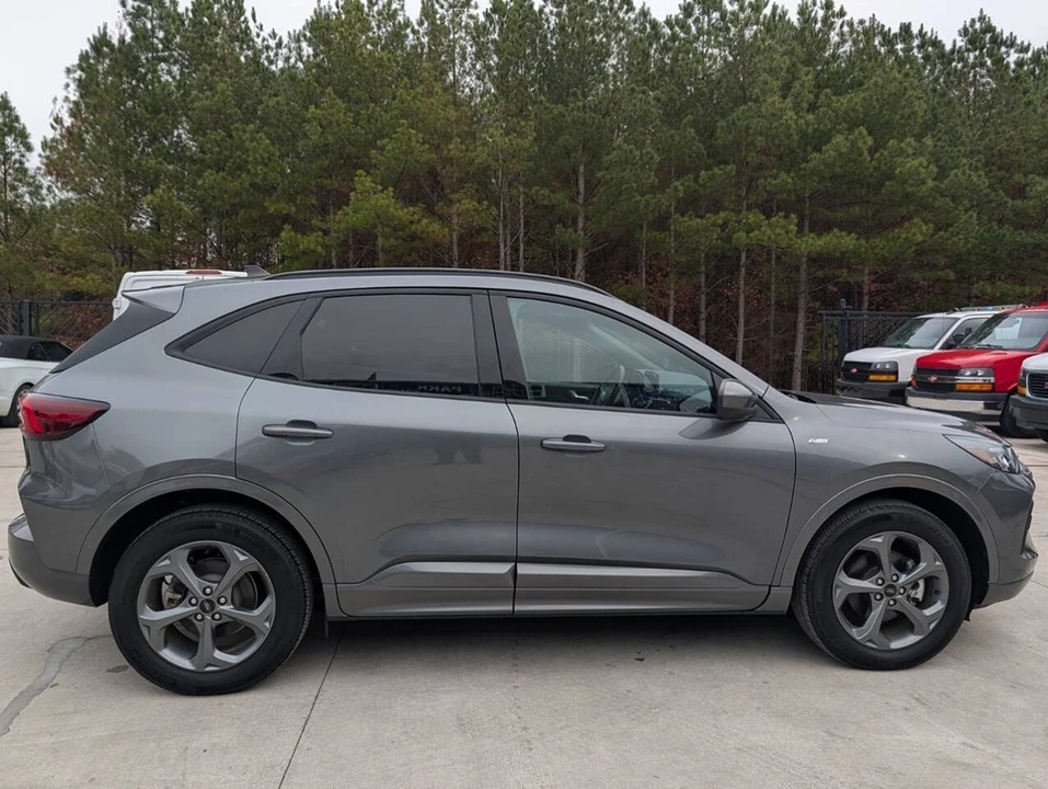 2023 Ford Escape - Image 7 of 21