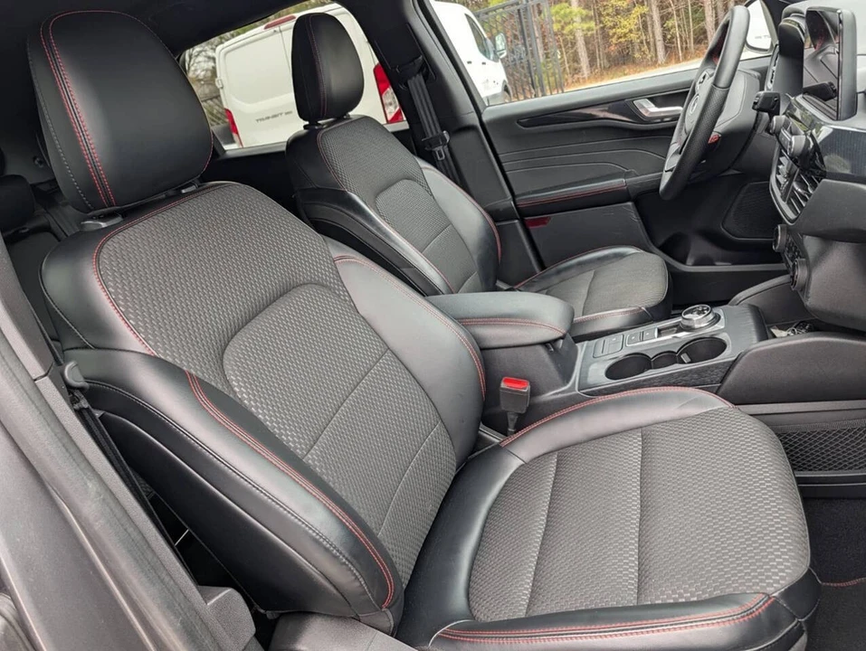 2023 Ford Escape - Image 16 of 21