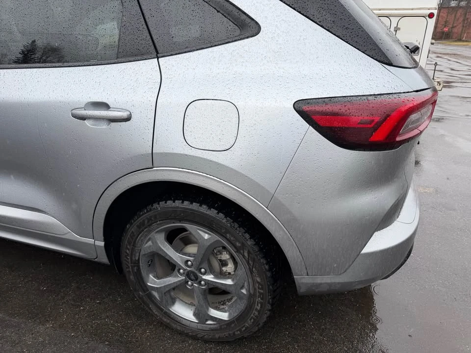 2023 Ford Escape - Image 4 of 17