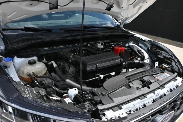 2023 Ford Escape - Image 16 of 17