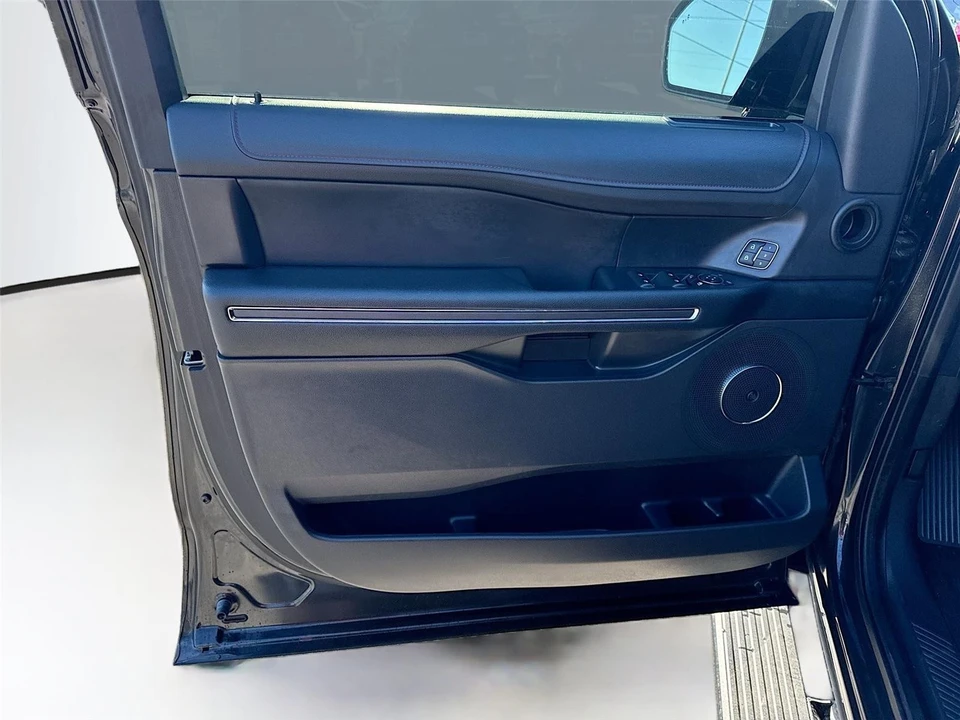 2023 Ford Expedition 4th Gen - Image 9 of 17