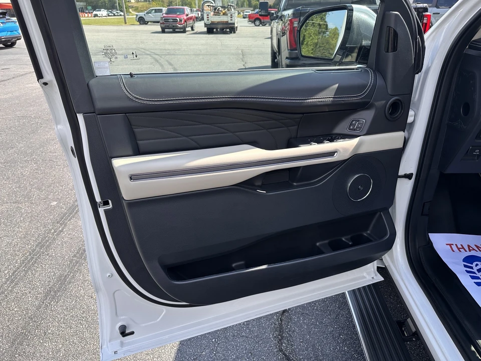 2023 Ford Expedition 4th Gen - Image 9 of 12