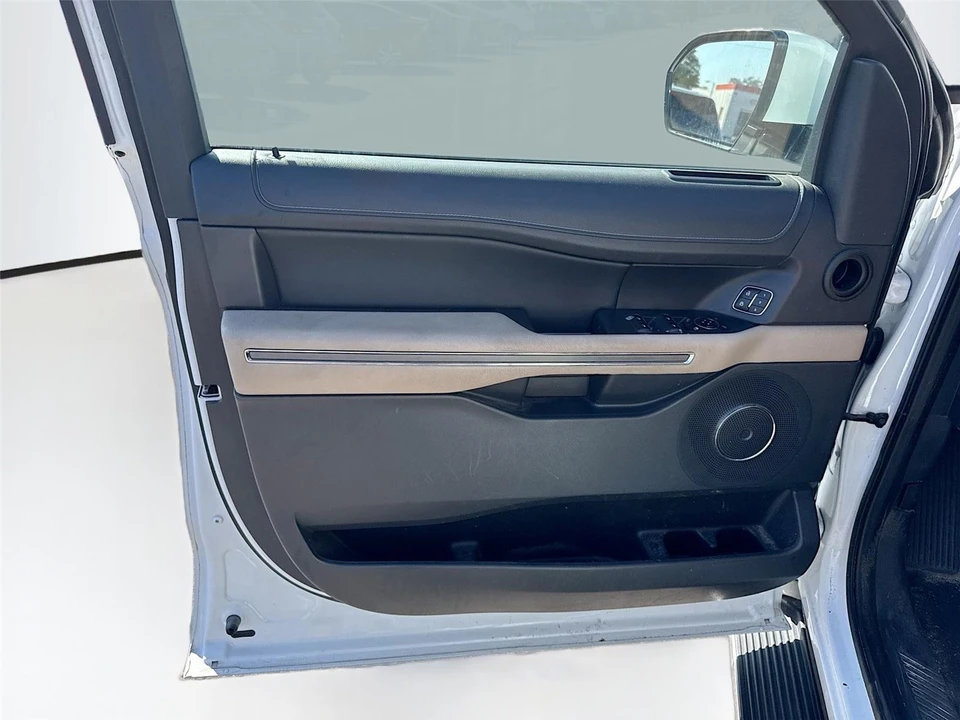 2023 Ford Expedition 4th Gen - Image 9 of 15