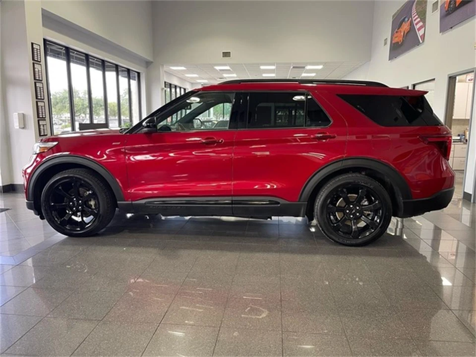 2023 Ford Explorer 6th Gen - Image 2 of 31