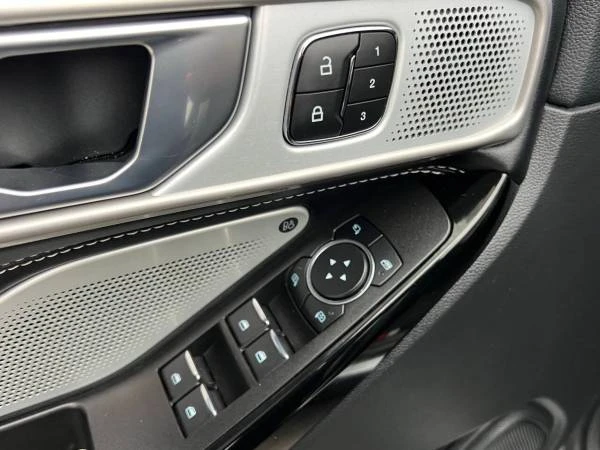 2023 Ford Explorer 6th Gen - Image 16 of 21