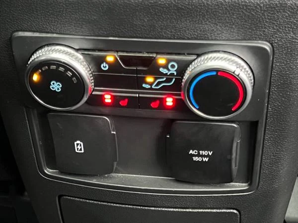 2023 Ford Explorer 6th Gen - Image 18 of 21