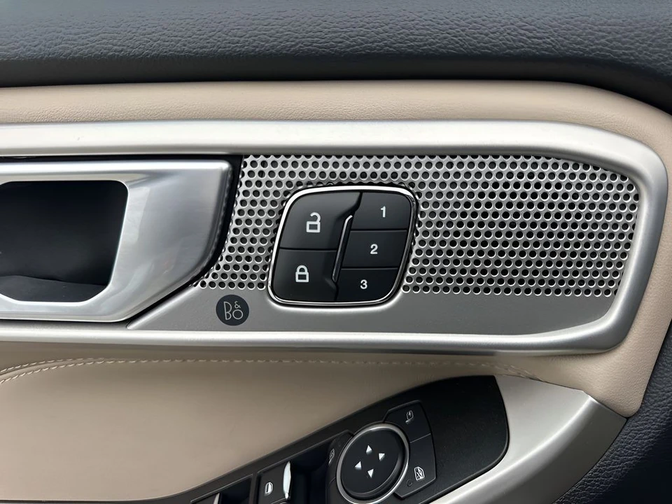 2023 Ford Explorer 6th Gen - Image 11 of 12