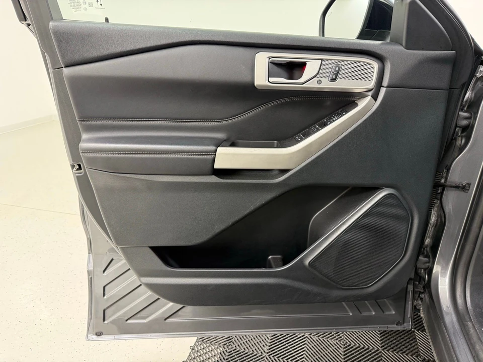 2023 Ford Explorer 6th Gen - Image 10 of 21