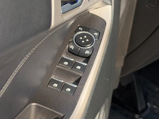 2023 Ford Explorer 6th Gen - Image 15 of 21