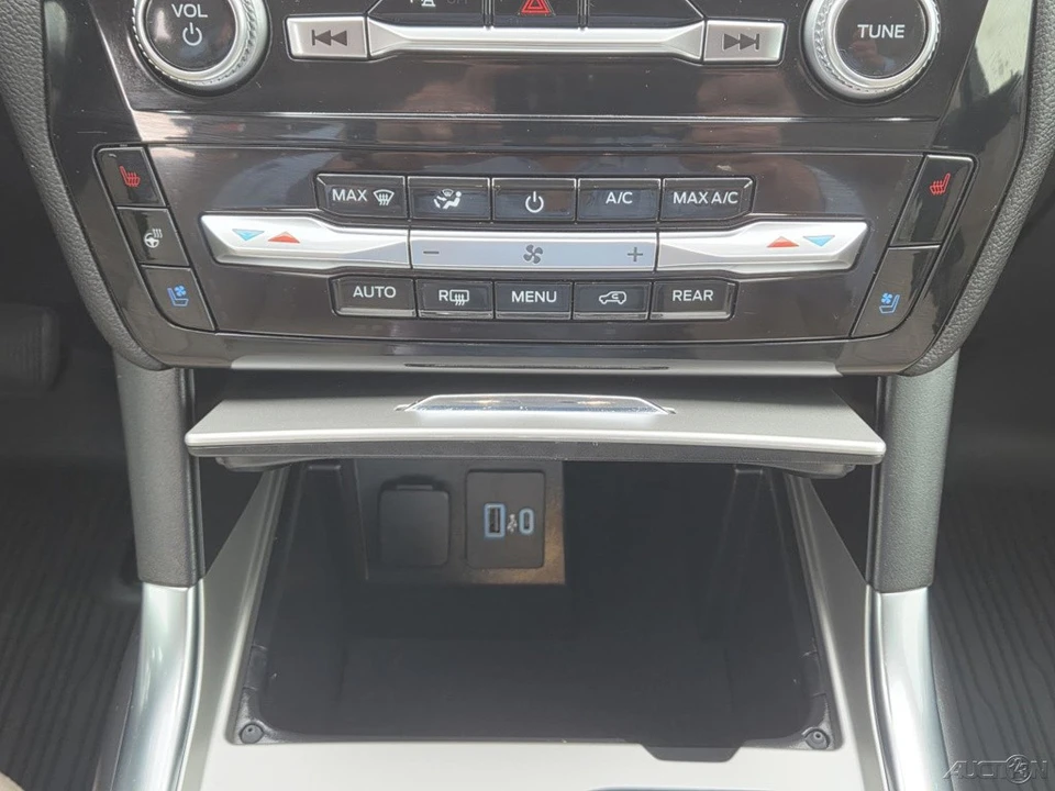 2023 Ford Explorer 6th Gen - Image 19 of 21