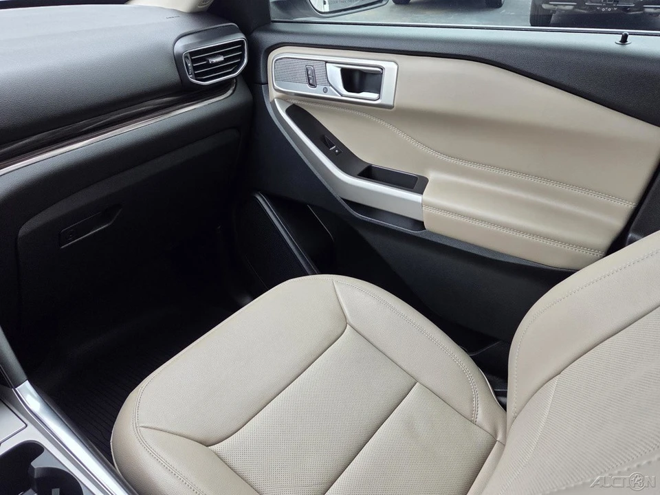 2023 Ford Explorer 6th Gen - Image 17 of 21
