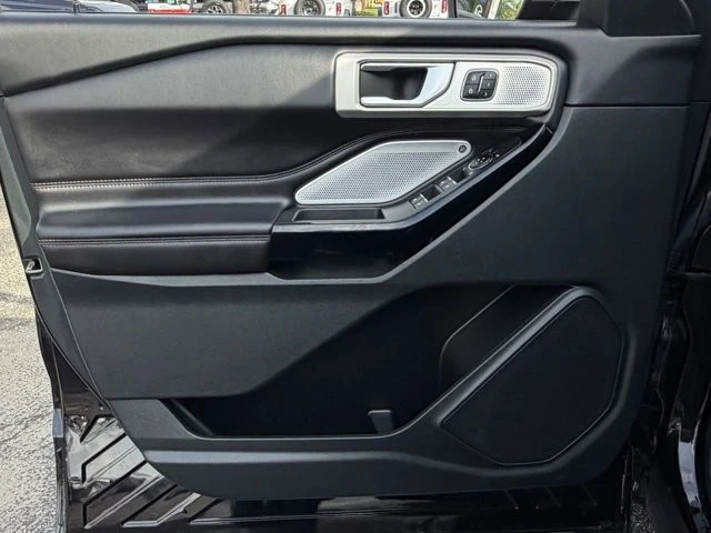 2023 Ford Explorer 6th Gen - Image 28 of 31
