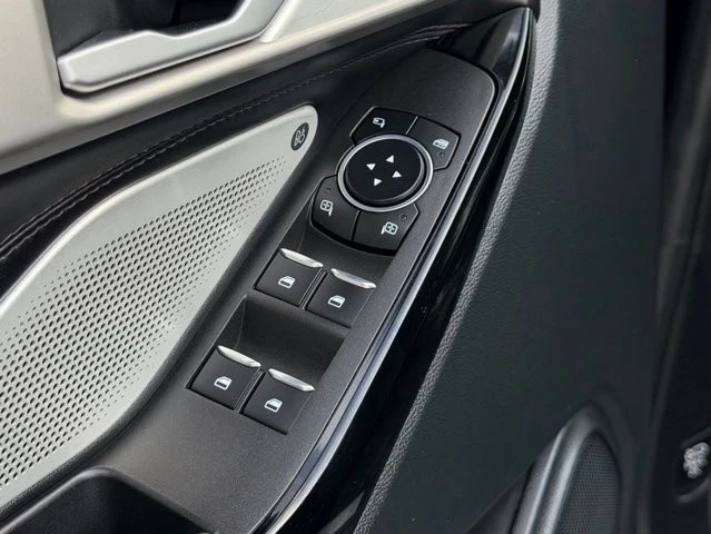 2023 Ford Explorer 6th Gen - Image 29 of 31