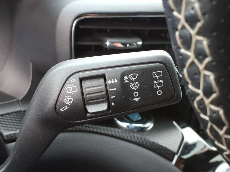 2023 Ford Explorer 6th Gen - Image 19 of 28