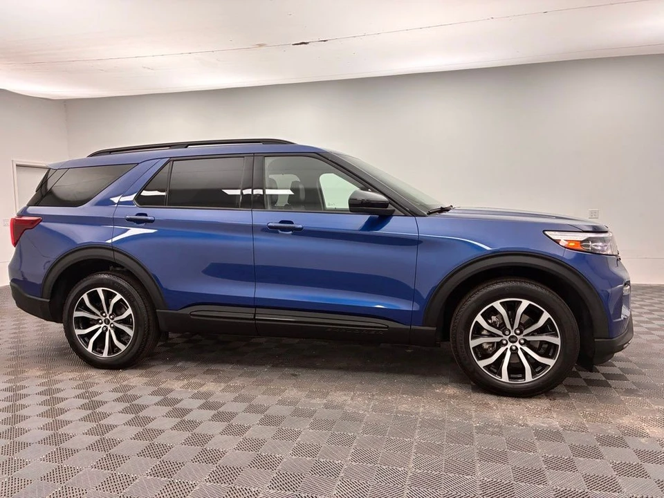 2023 Ford Explorer 6th Gen - Image 10 of 12