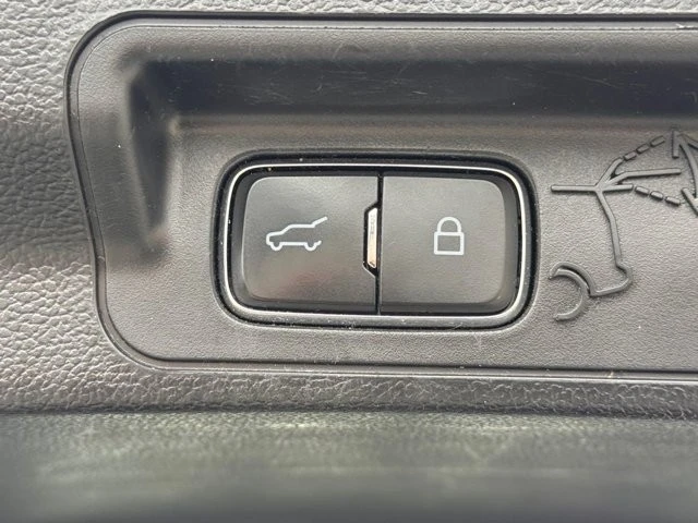 2023 Ford Explorer 6th Gen - Image 15 of 21