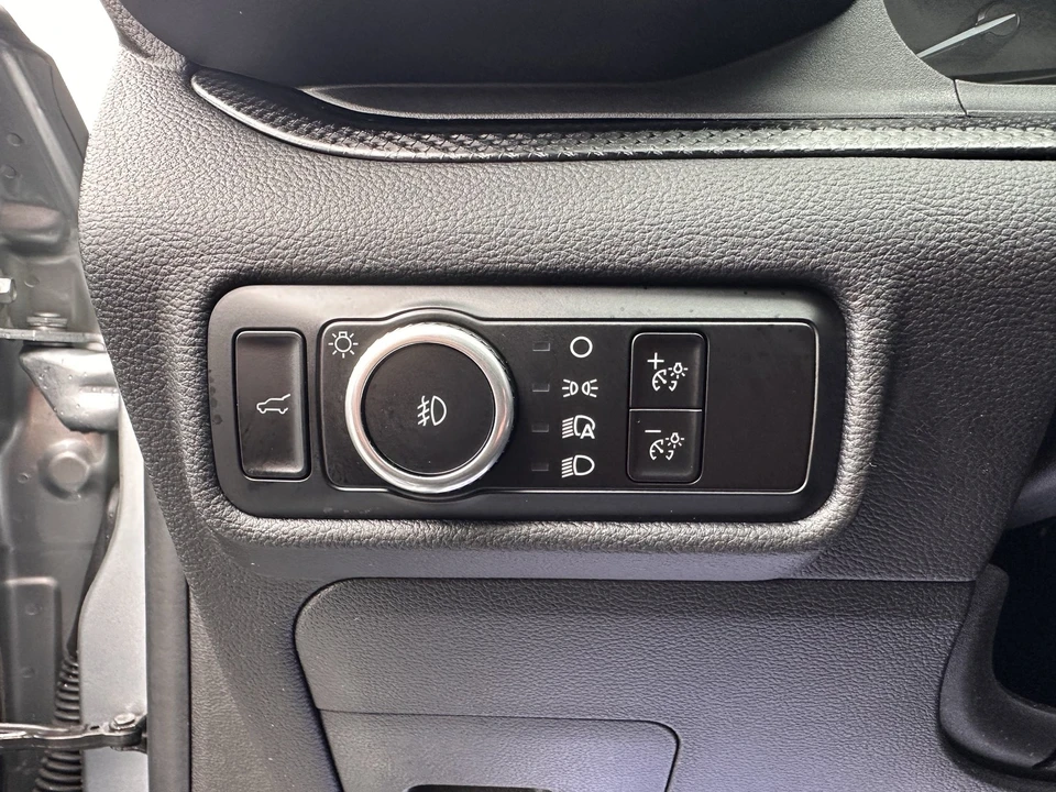 2023 Ford Explorer 6th Gen - Image 19 of 21