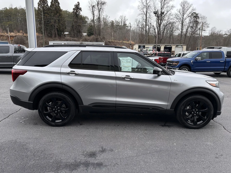 2023 Ford Explorer 6th Gen - Image 5 of 21