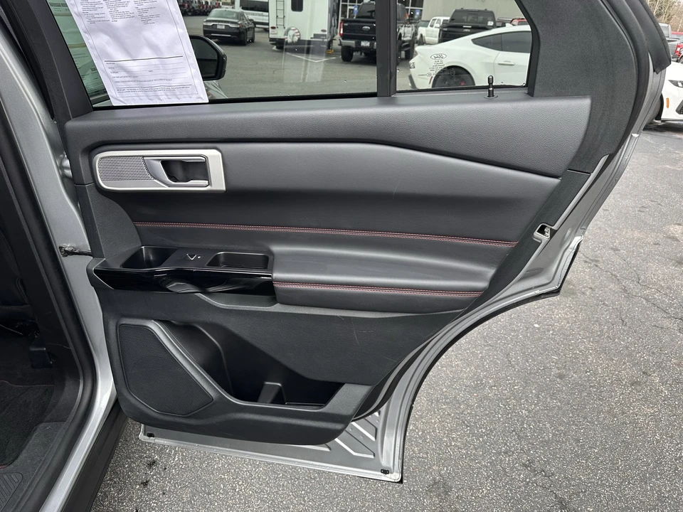 2023 Ford Explorer 6th Gen - Image 15 of 21