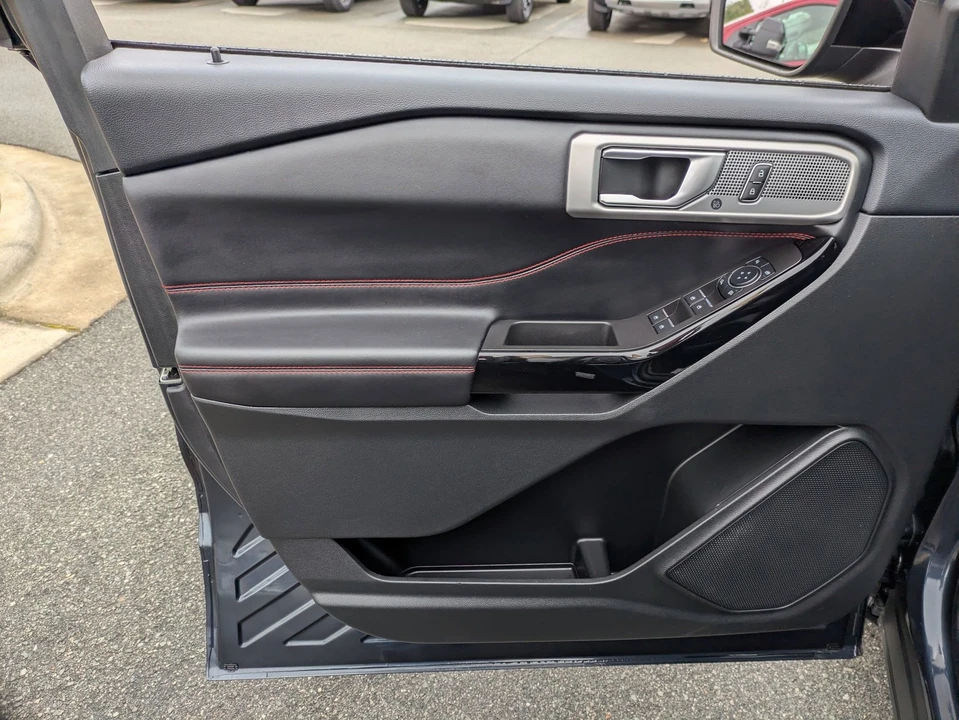 2023 Ford Explorer 6th Gen - Image 15 of 21