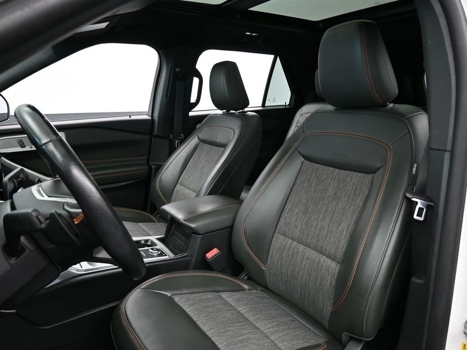 2023 Ford Explorer 6th Gen - Image 10 of 12