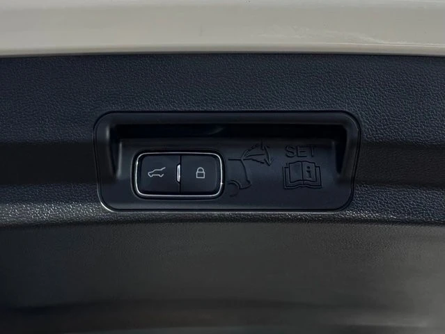 2023 Ford Explorer 6th Gen - Image 11 of 12