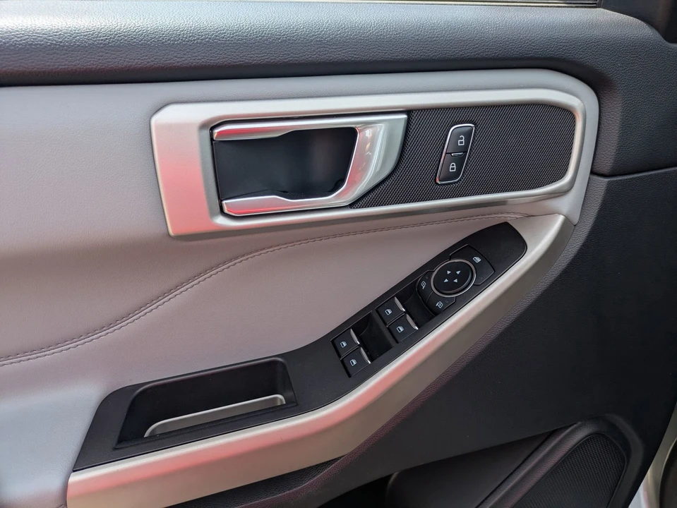 2023 Ford Explorer 6th Gen - Image 16 of 31