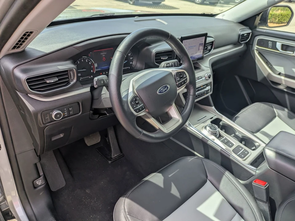 2023 Ford Explorer 6th Gen - Image 14 of 31
