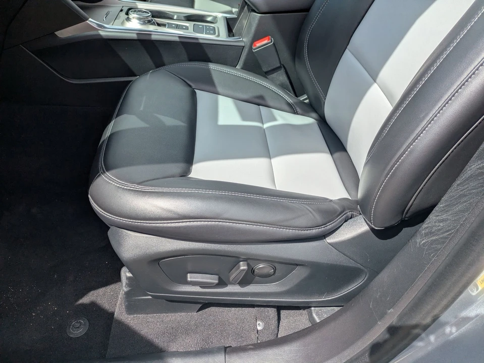 2023 Ford Explorer 6th Gen - Image 13 of 31